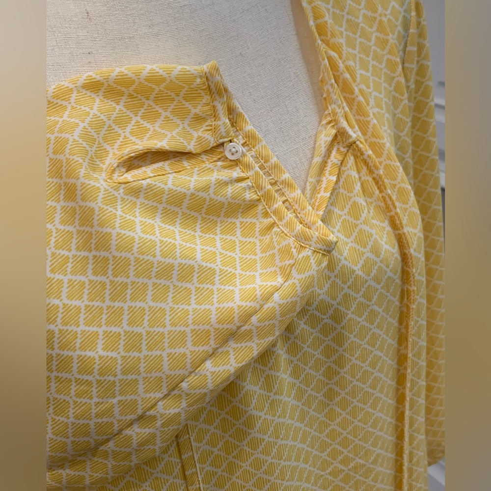 Banana Republic V-neck Tassel Tie Yellow White Blouse Size Medium - Picture 7 of 11